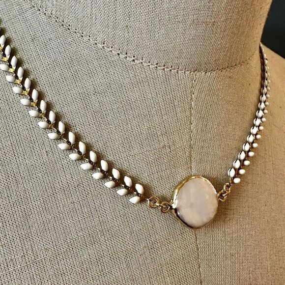 Abalone pendant necklace with white beaded chain - Picture 3 of 11